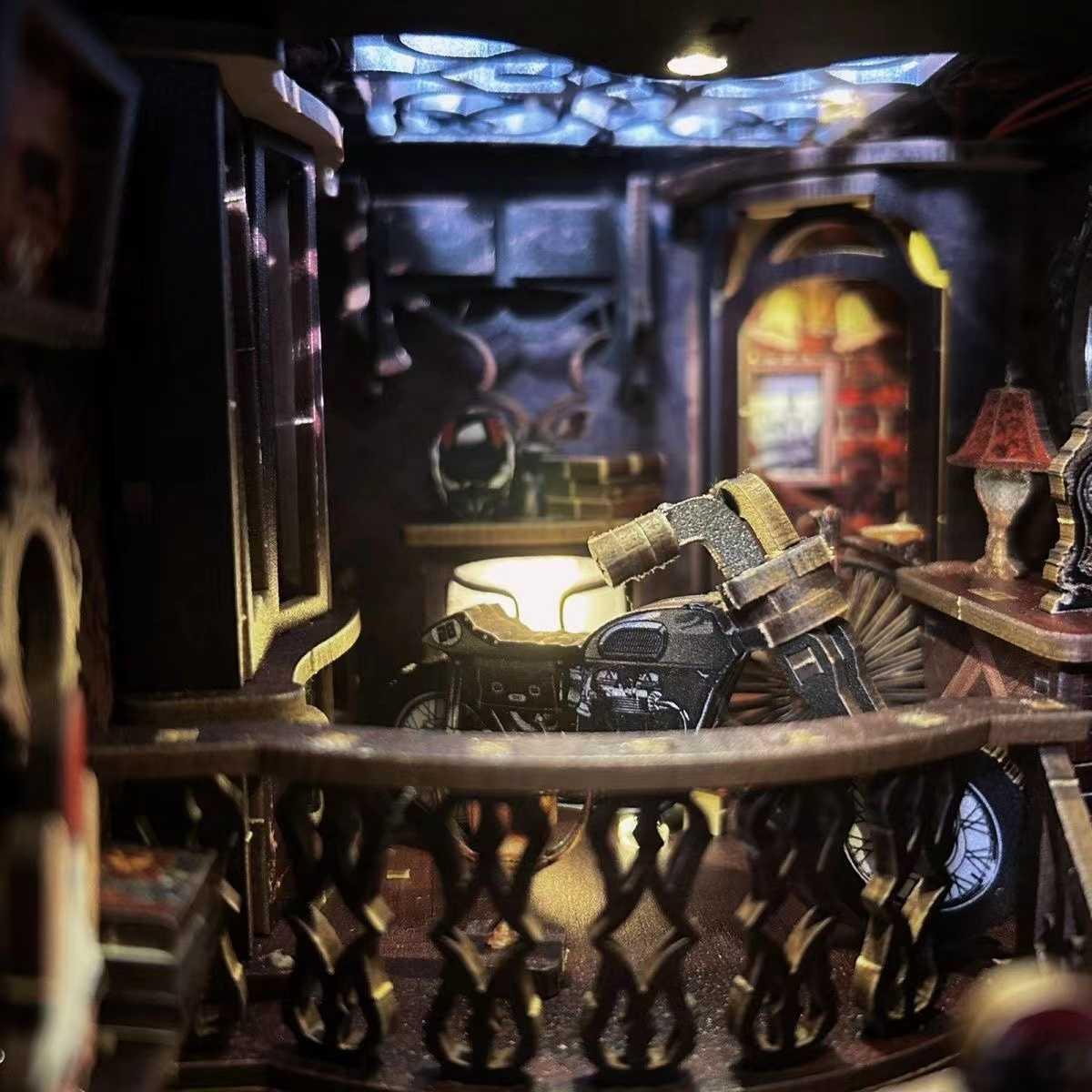 Car Player DIY Book Nook, featuring authentic miniature retro luxury cars, warm LED light, and a dust cover. Perfect for shelf decor or as a unique gift. Step back into the golden age of automobiles with this captivating book nook.