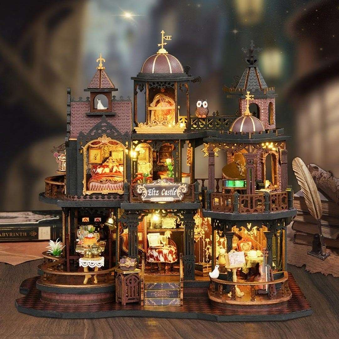image displaying the front side of Edinburgh Castle Miniature House on table