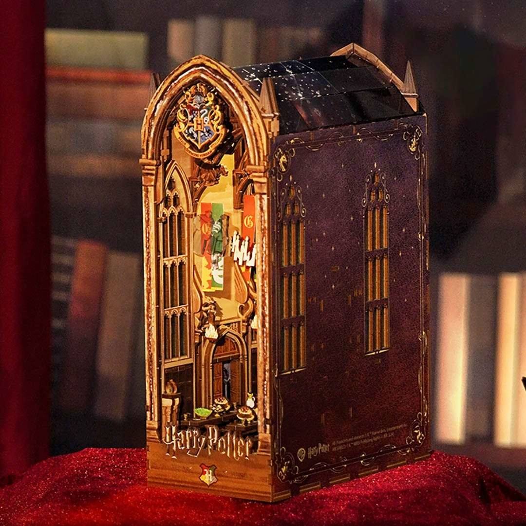 Decorative book nook with a Harry Potter theme