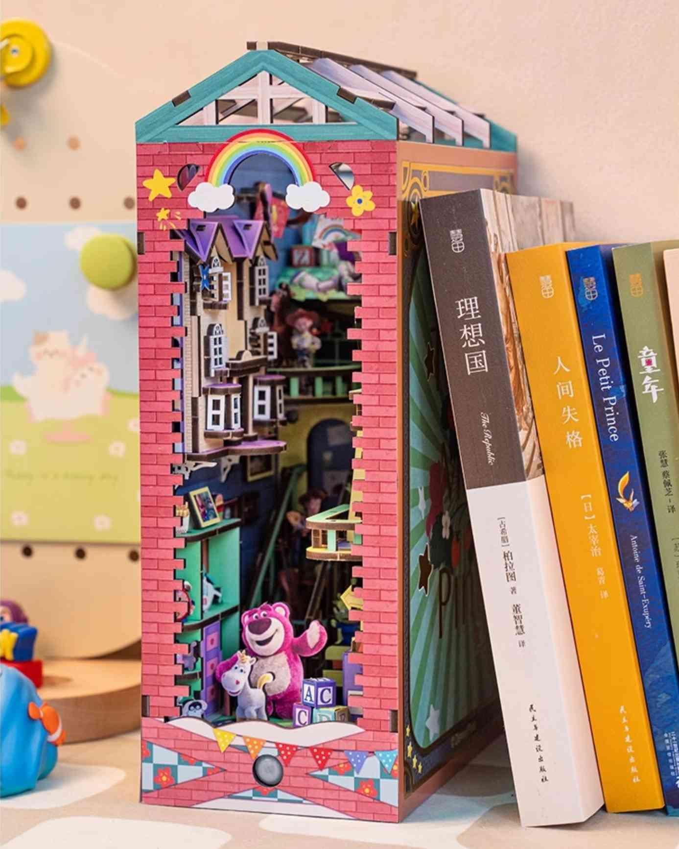 Toy Story DIY Book Nook Kit, a miniature crafts inspired by the film "Toy Story", perfect for 3D puzzles bookend lovers, model building lovers, dollhouse collectors, bookshelf insert decor, A great DIY project for Toy Story fans.