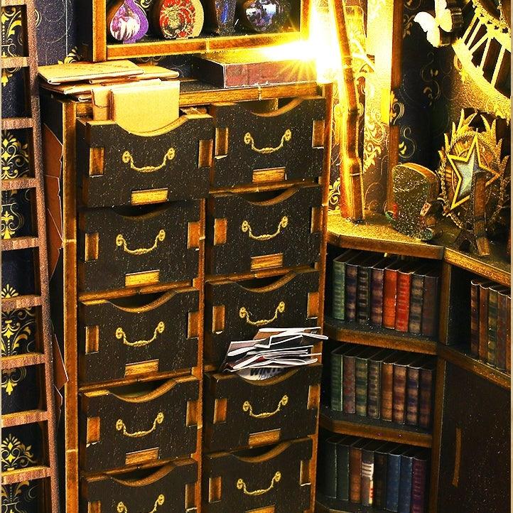 famous detective agency diy book nook kit, inspired by the famous detective Sherlock Holmes, A charming miniature 3d wooden puzzles bring the mysteries of Victorian London to life in authentic miniature scenes, perfect for bookshelf decor, and dollhouse collectors, or a gift for Sherlock Holmes fans.