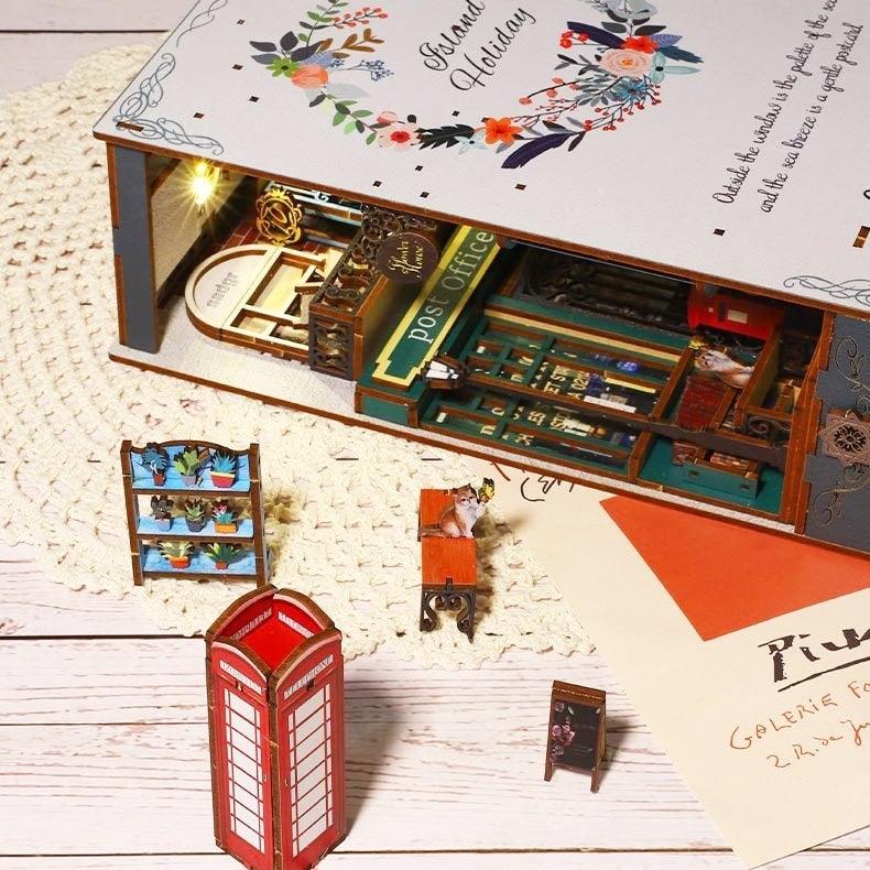 Island Holiday DIY Book Nook Kit detials 02