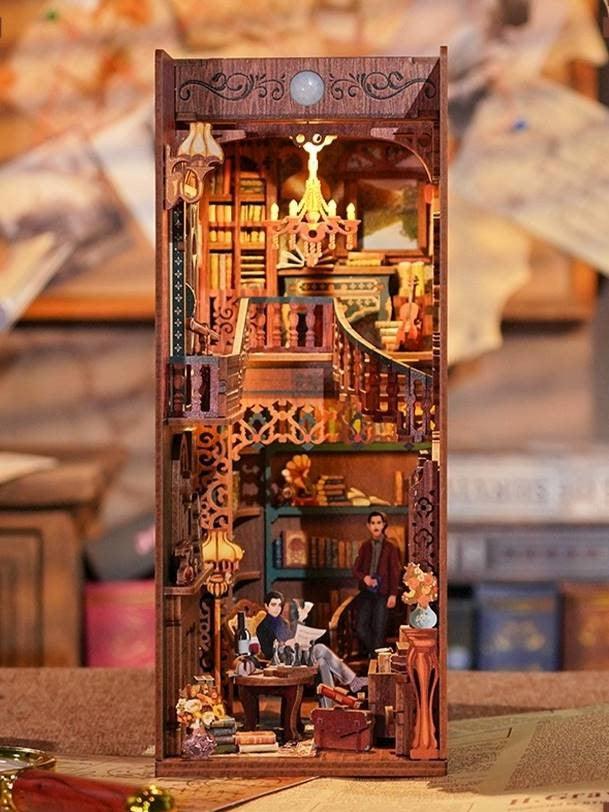 Sherlock Holmes Detective Agency DIY Book Nook Kit - Bookshelf Insert Diorama - 3D Wooden Bookend - Miniature Crafts