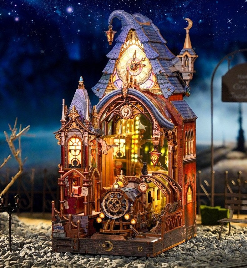 Magic Platform DIY Book Nook – Wizard Train Station Fantasy Kit