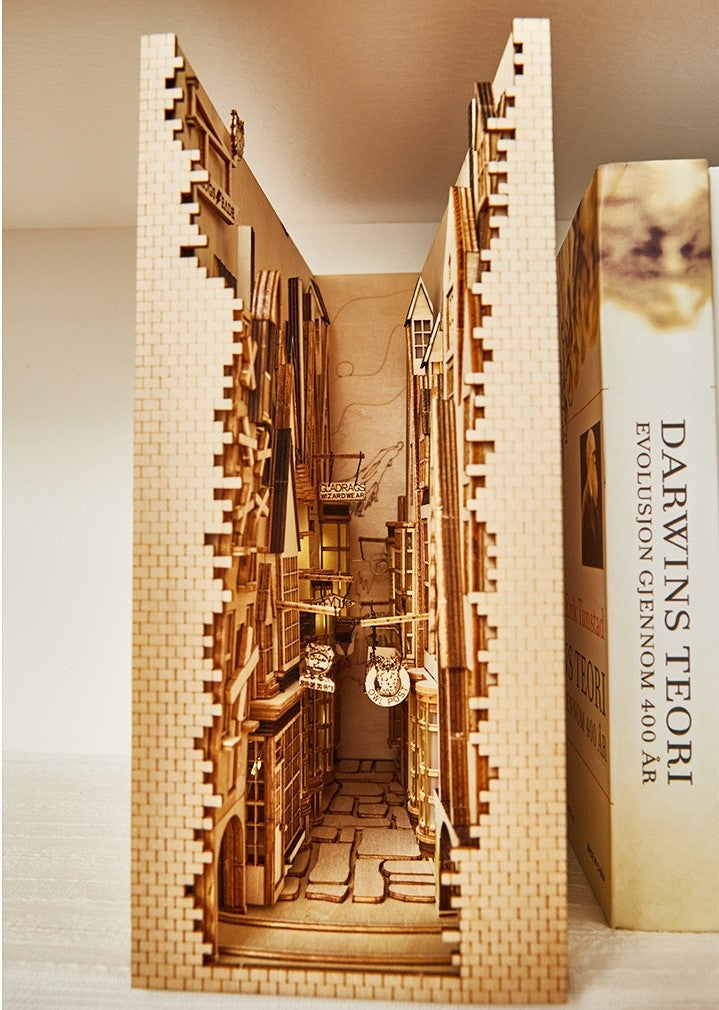Hogsmeade Book Nook Inspiration  Book nooks, Bookshelf art, Miniature rooms